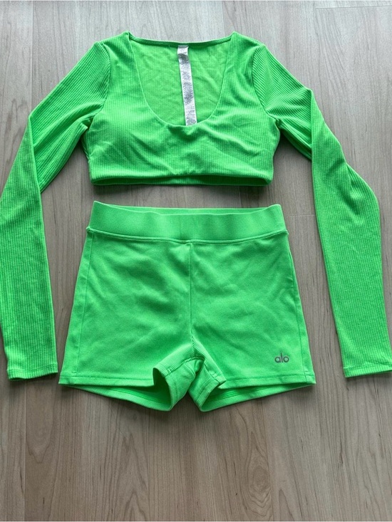 ALO Yoga Other - ALO Yoga Bright Neon Green Ribbed Crop Top